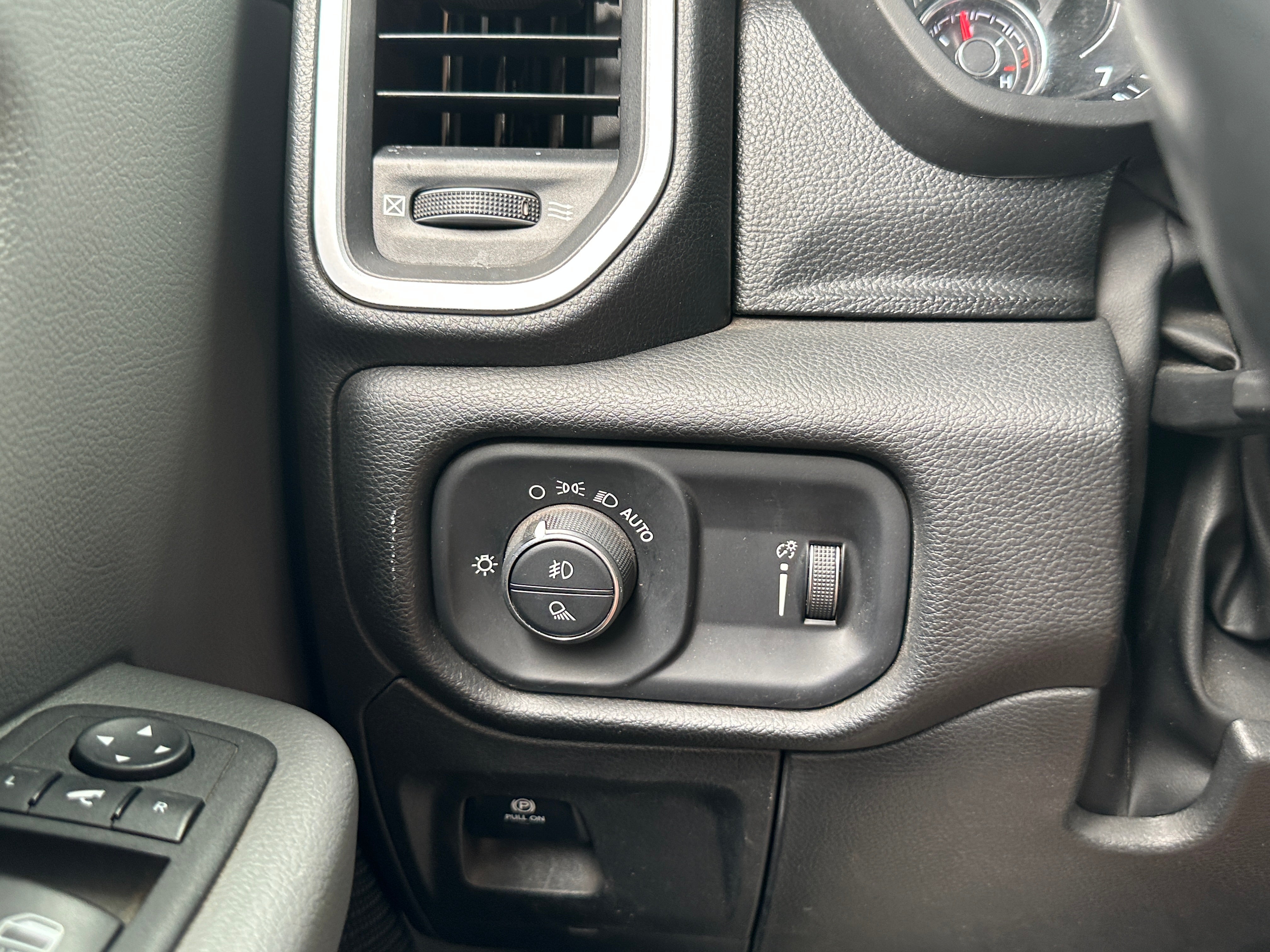 ram ram 1500 pickup 2023 1C6RREFG4PN545167 image ram ram 1500 pickup 2023 1C6RREFG4PN545167 image